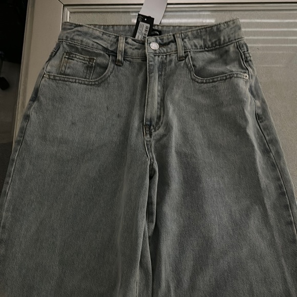 Pretty little thing (PLT) jeans never worn, brand new size is a US 2 - Picture 1 of 3